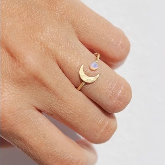 Moon shaped inlay small moonstone ring - Picture 8 of 9